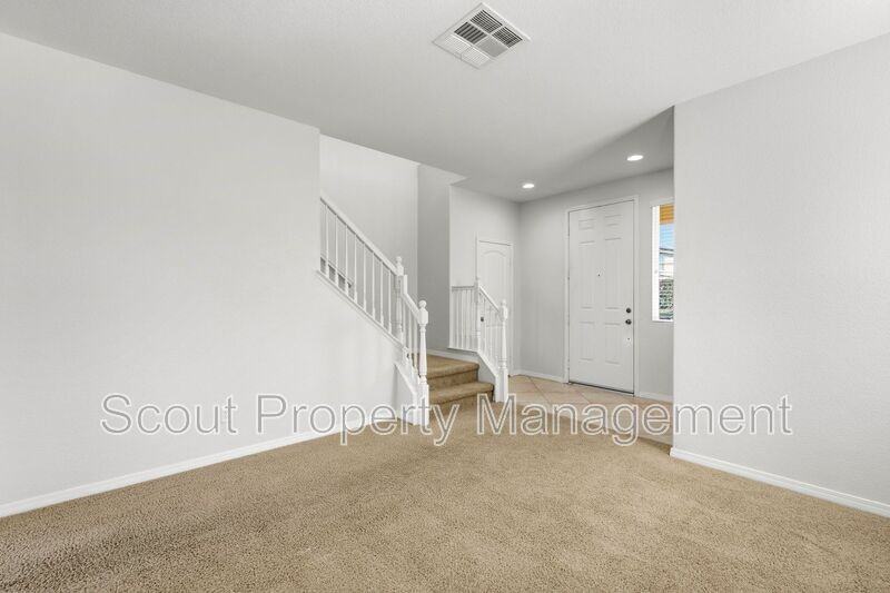 29128 Rockledge Dr - Photo 3 of 31