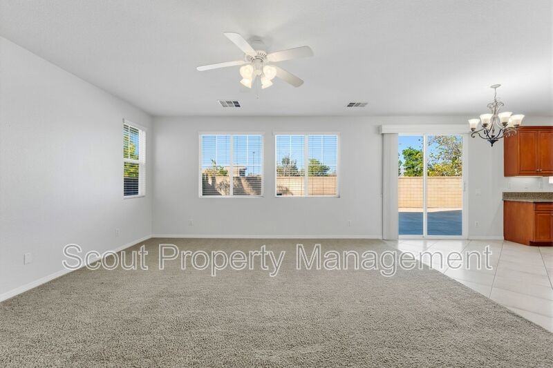 29128 Rockledge Dr - Photo 4 of 31