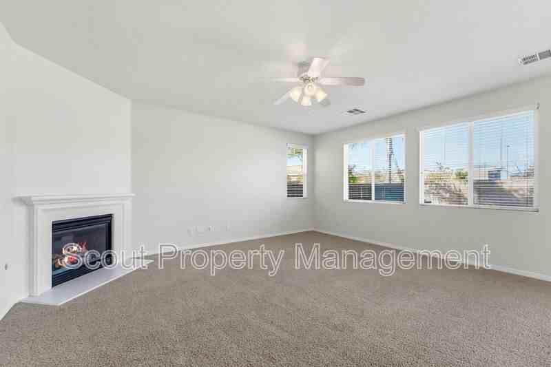 29128 Rockledge Dr - Photo 5 of 31