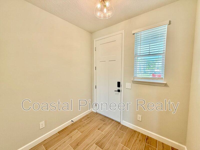 7622 Deer Valley Cir - Photo 5 of 35