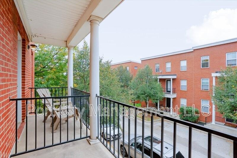 4608 Dillon St - Photo 5 of 40