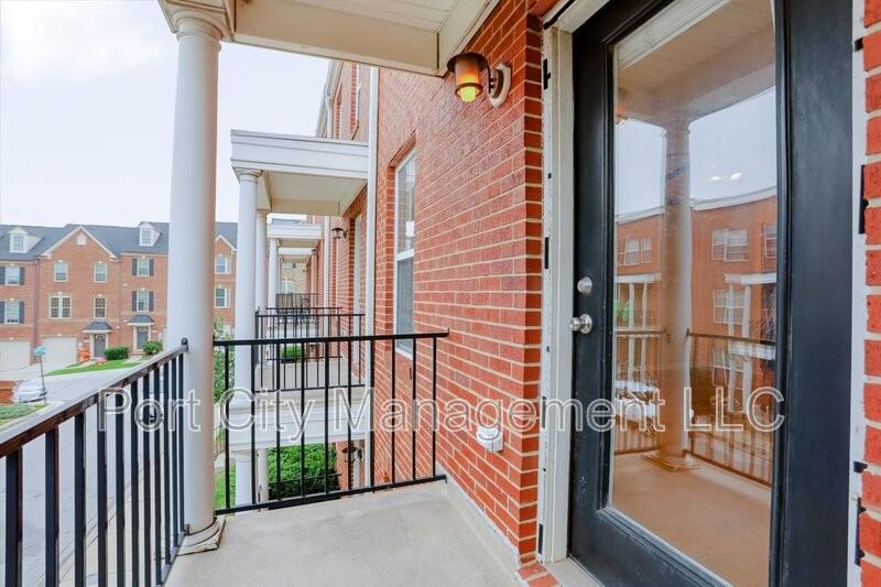 4608 Dillon St - Photo 6 of 40