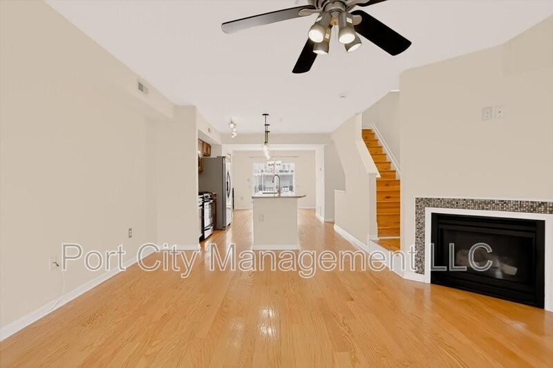 4608 Dillon St - Photo 7 of 40