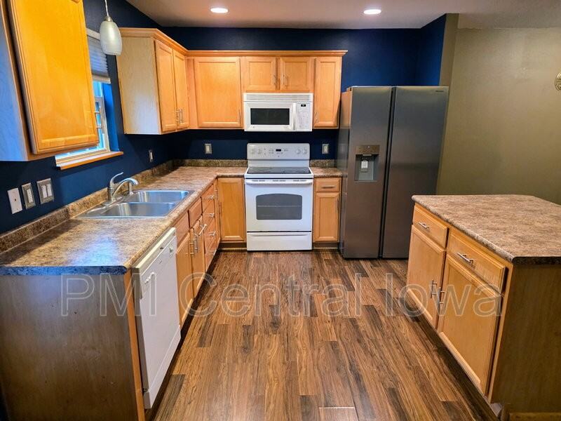 5570 Boston Ct - Photo 4 of 24