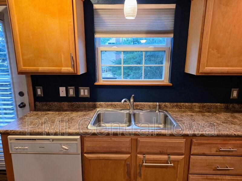 5570 Boston Ct - Photo 5 of 24