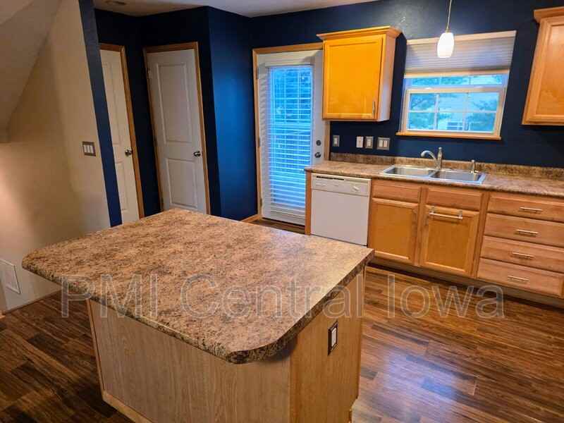 5570 Boston Ct - Photo 6 of 24