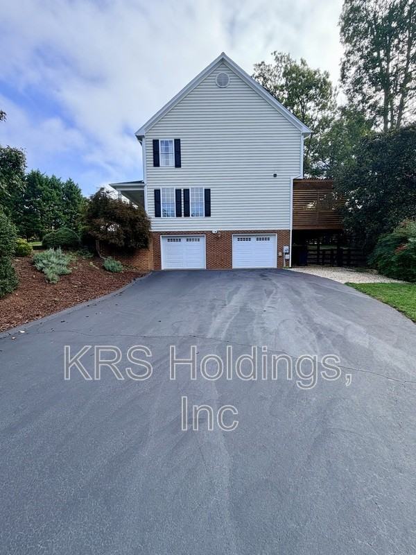 2174 Loring Cir - Photo 2 of 21