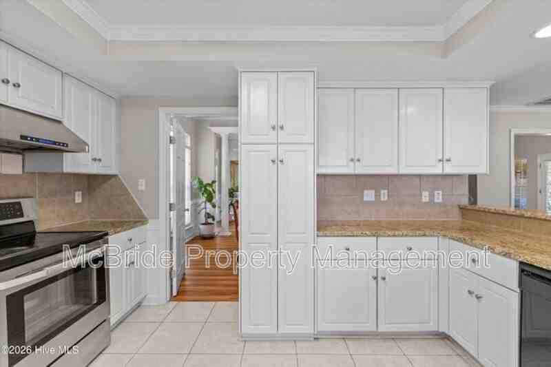 5105 Windmill Pl - Photo 5 of 35