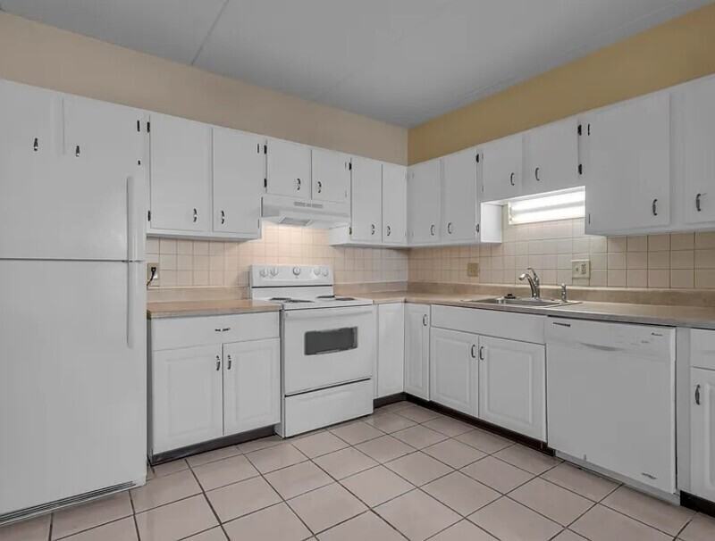80 N Warren St #30 - Photo 3 of 8