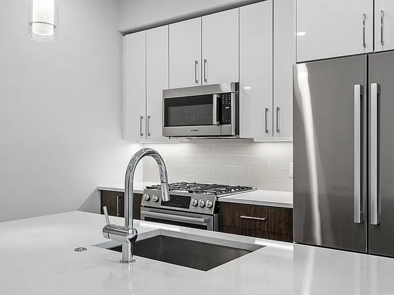124 Highland Ave #103 - Photo 3 of 20