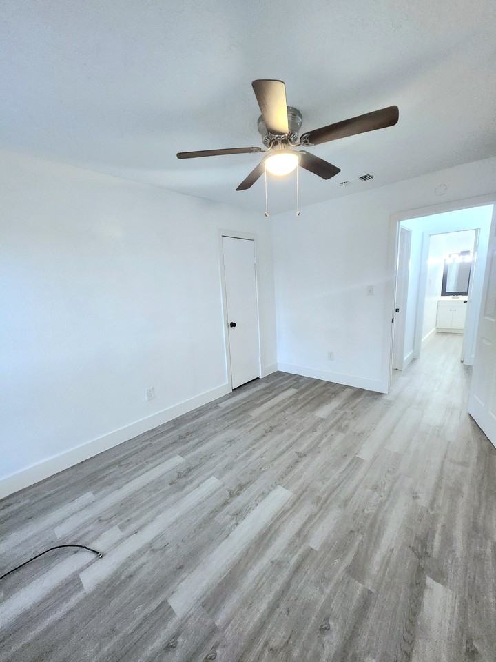 6824 West Fuqua Street - Photo 5 of 10