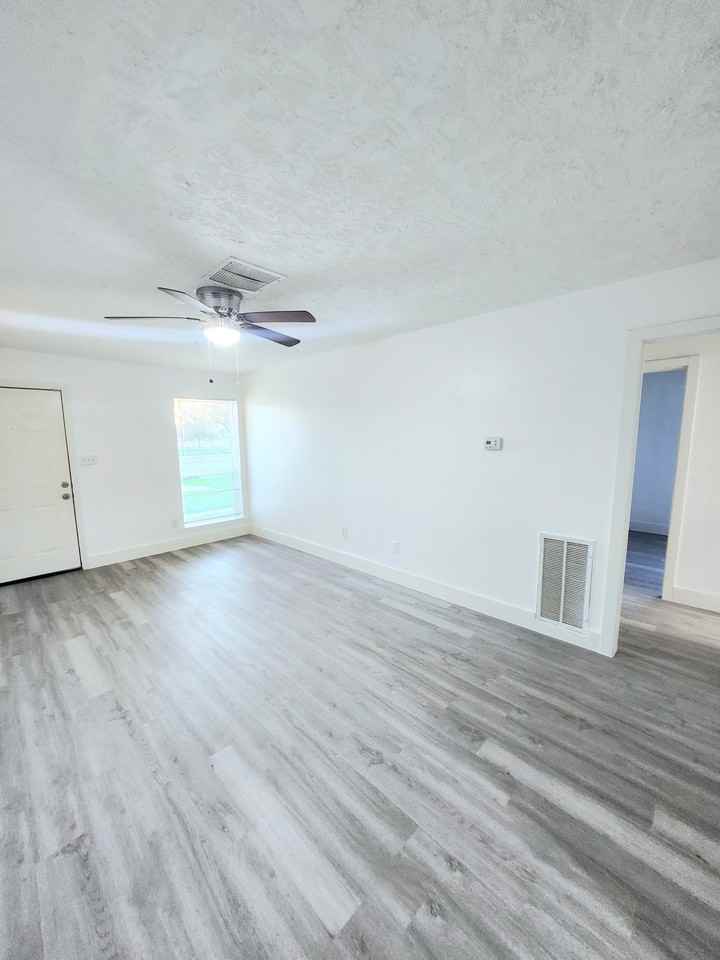 6824 West Fuqua Street - Photo 6 of 10