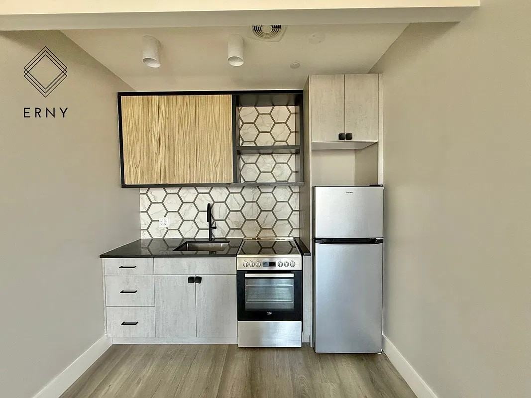 1565 New York Avenue #2 - Photo 4 of 7
