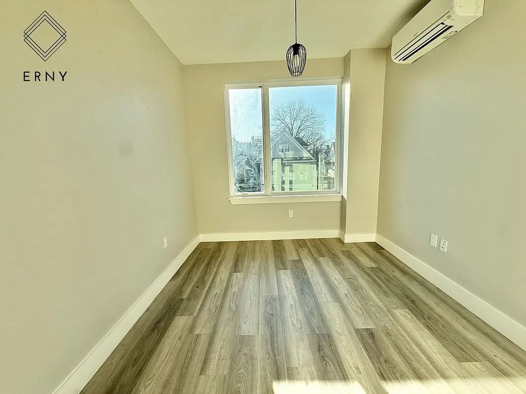 1565 New York Avenue #2 - Photo 6 of 7