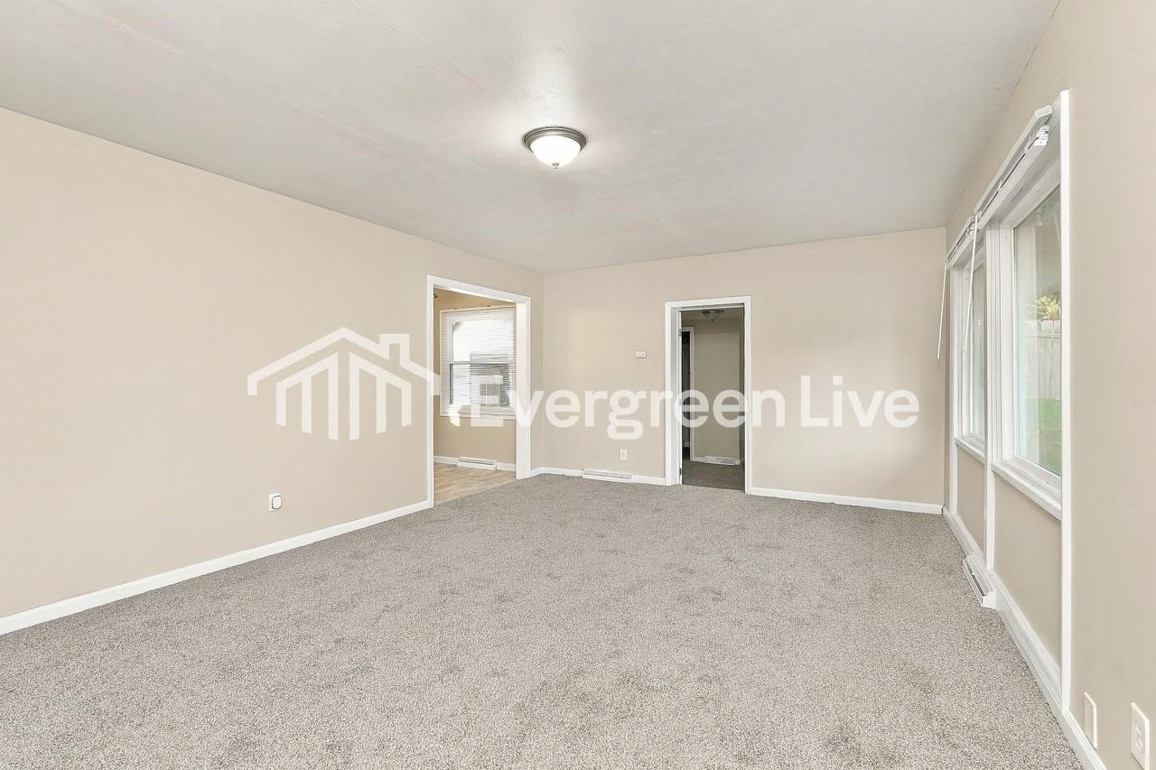 2776 Woodvale Dr - Photo 3 of 15