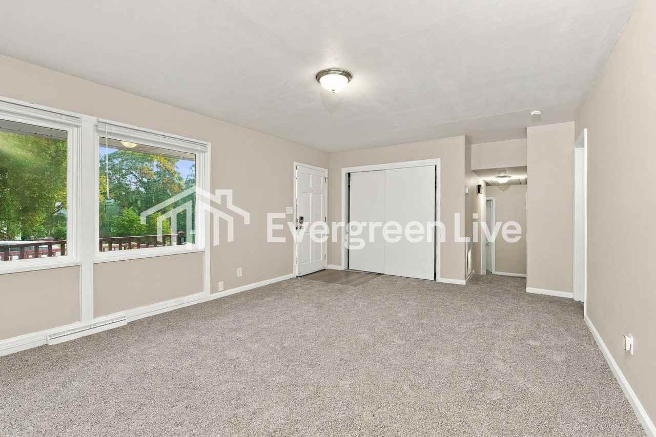 2776 Woodvale Dr - Photo 4 of 15