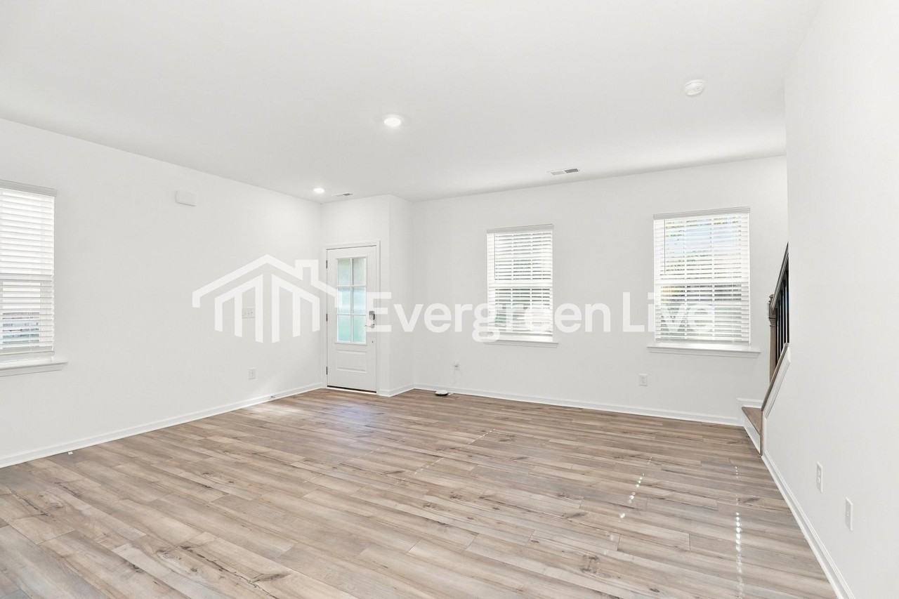 261 Fourth St - Photo 4 of 17