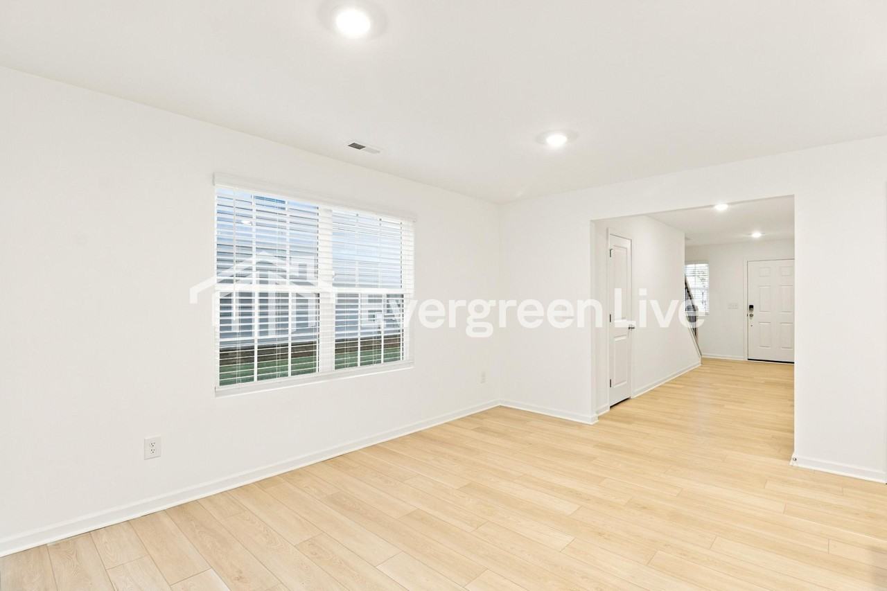 1243 Ambrosia Dr - Photo 3 of 17