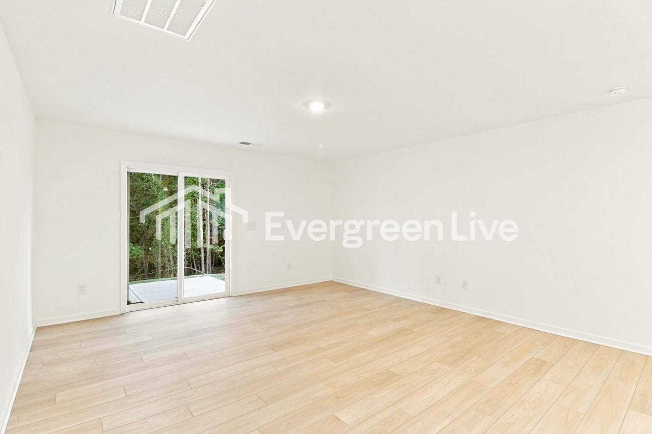 1243 Ambrosia Dr - Photo 4 of 17