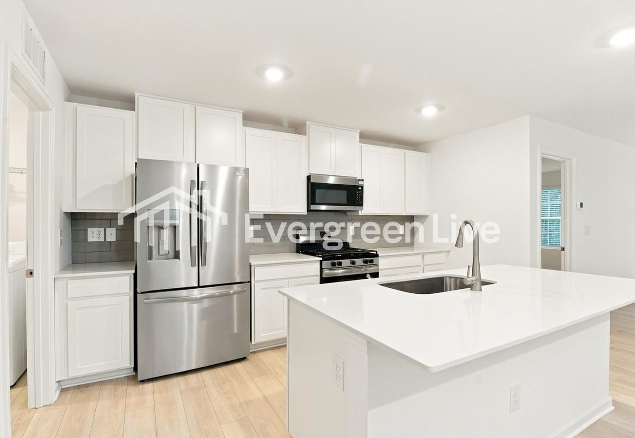 1243 Ambrosia Dr - Photo 6 of 17