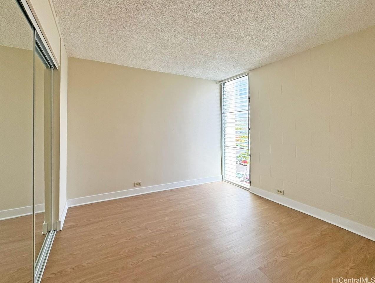 949 Ala Nanala St #304 - Photo 6 of 17