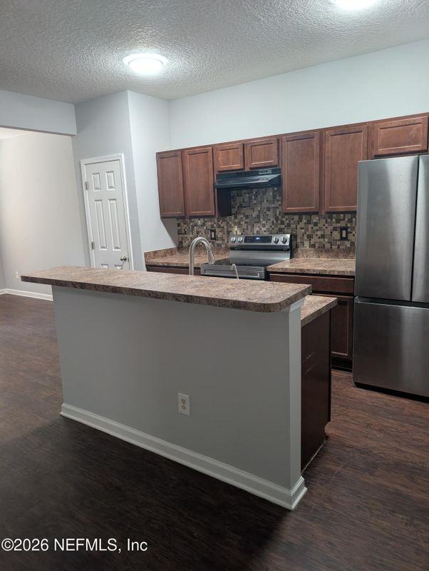 2825 Circle St E - Photo 5 of 15
