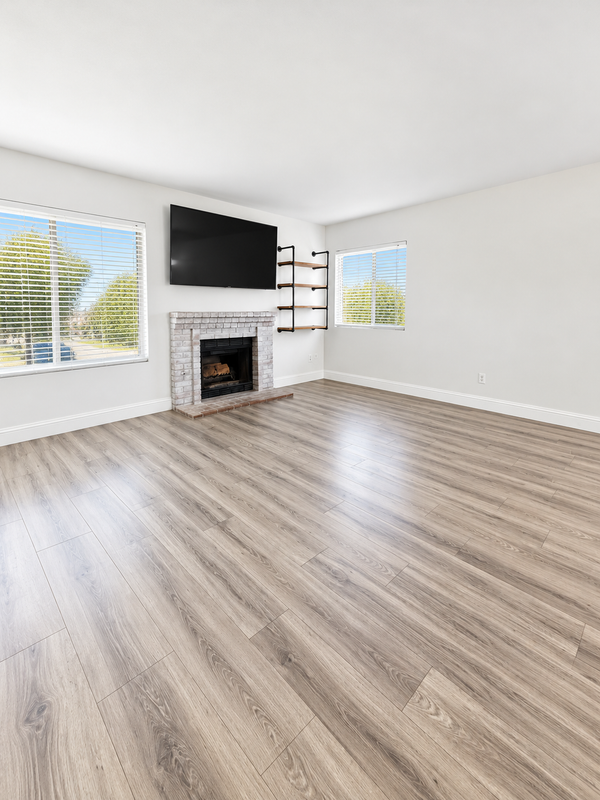 12741 Laurel St - Photo 5 of 13