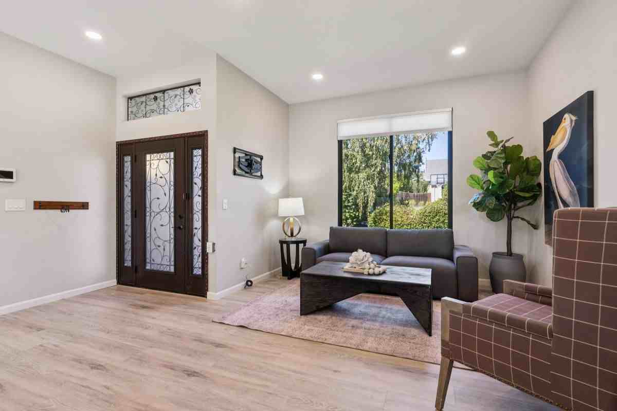 2554 Holly View Ct - Photo 7 of 48