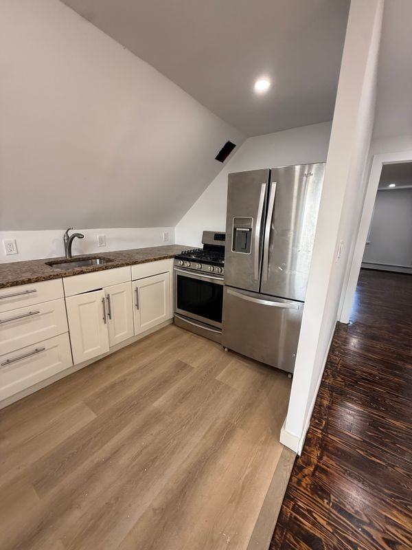 215 Brown St ##2fl - Photo 3 of 16
