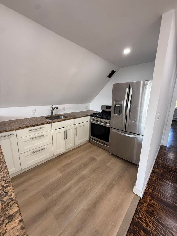 215 Brown St ##2fl - Photo 7 of 16
