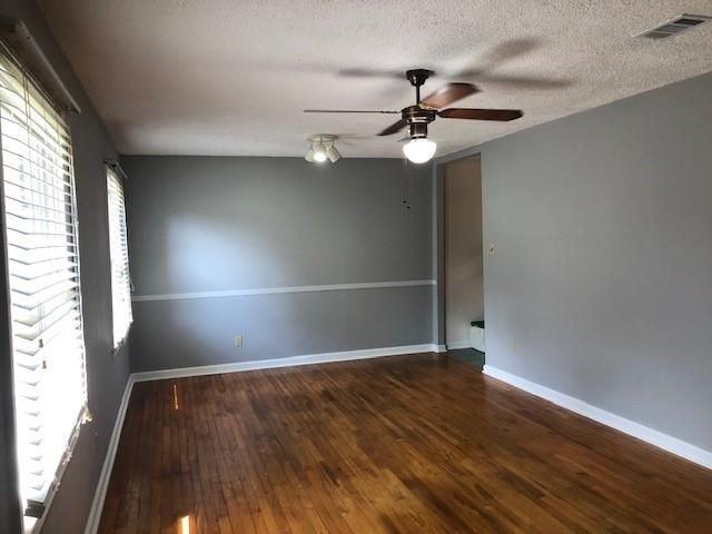 913 Shady Brook Dr - Photo 2 of 10