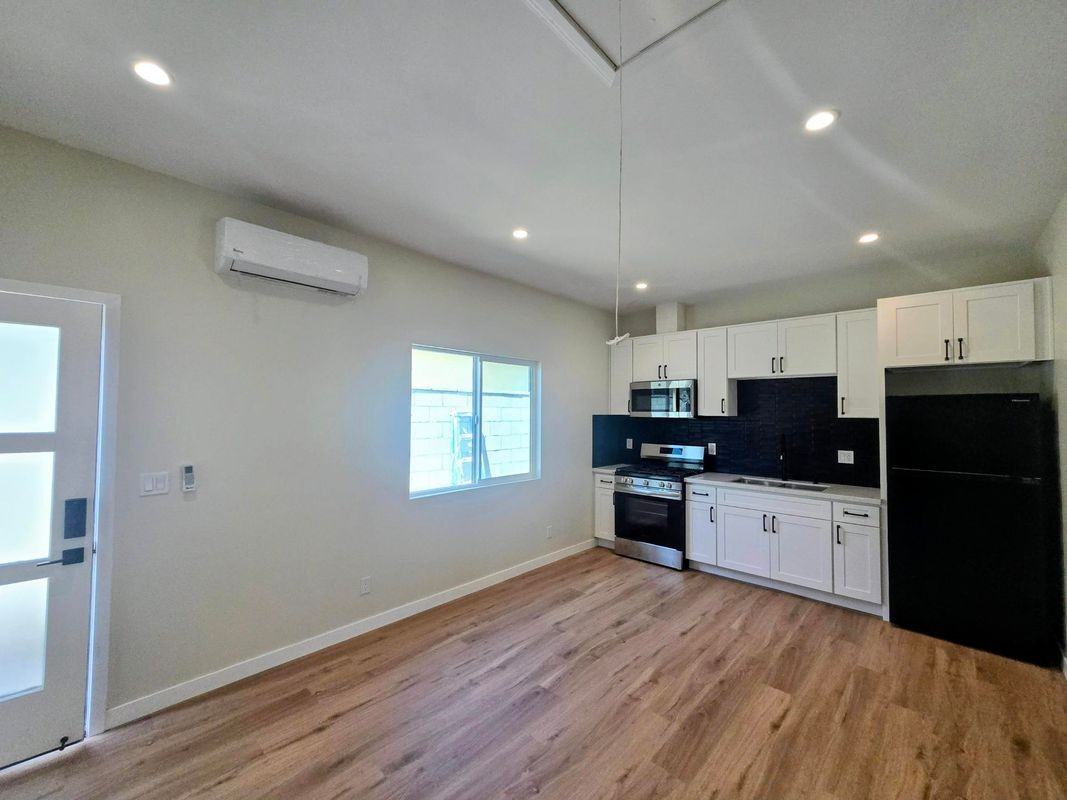 265 W Fuego St - Photo 4 of 18