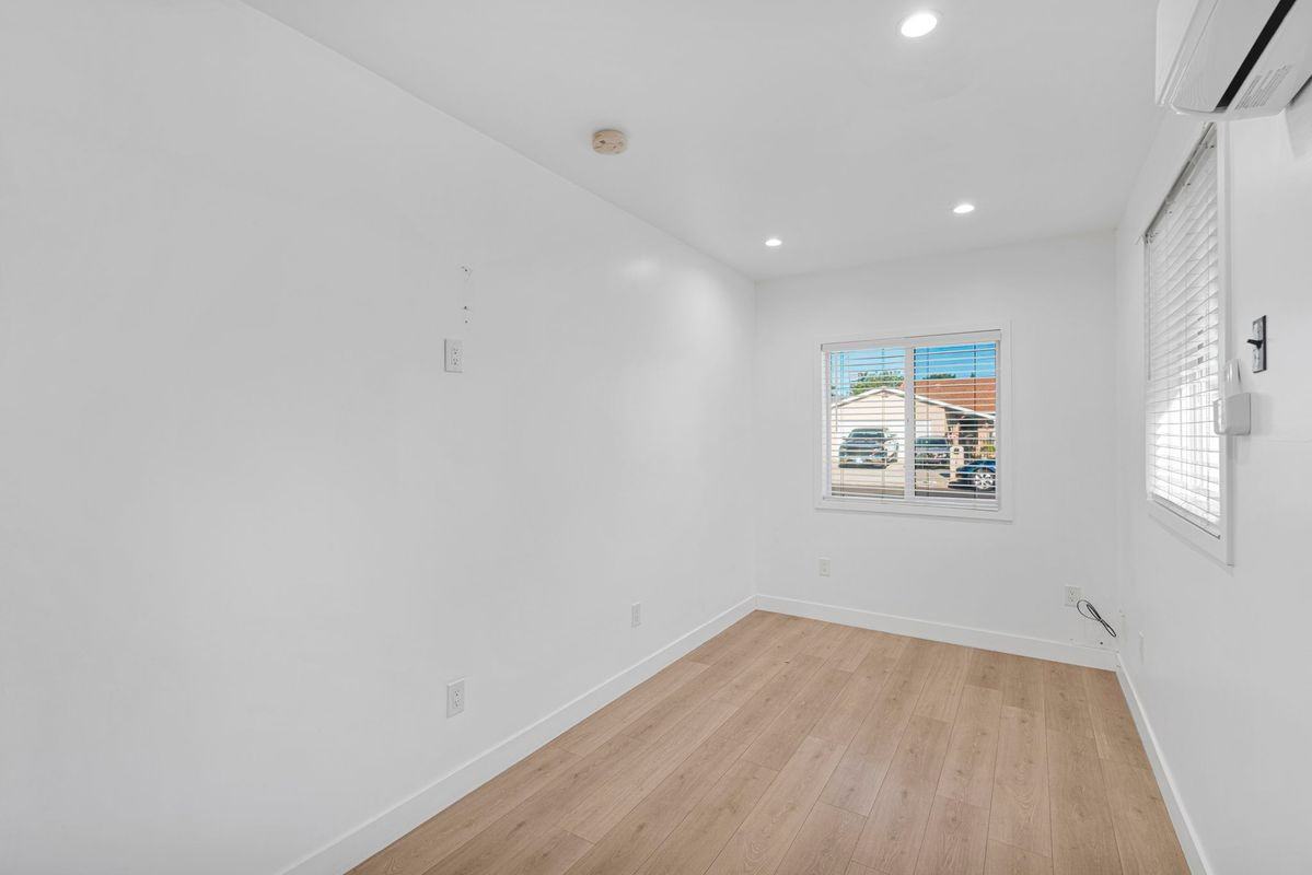13524 Debell St - Photo 5 of 22