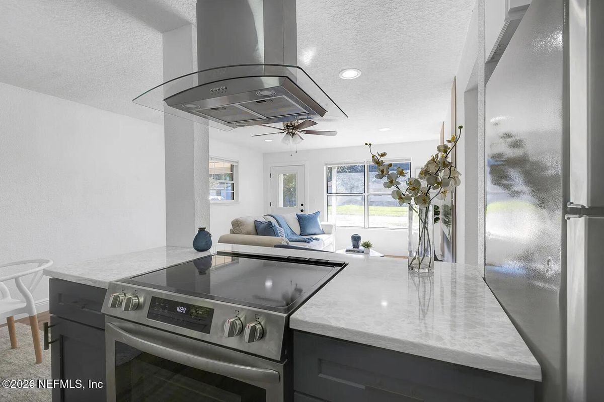 7219 Stonehurst Rd N - Photo 6 of 18