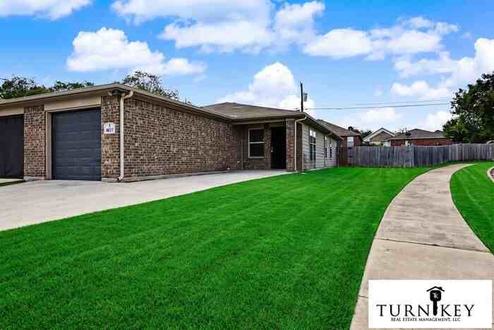 8027 Marydean Ave - Photo 2 of 29