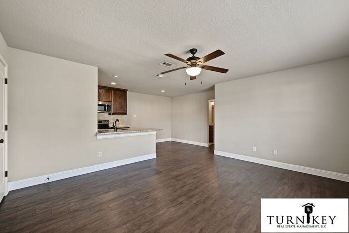 8027 Marydean Ave - Photo 4 of 29