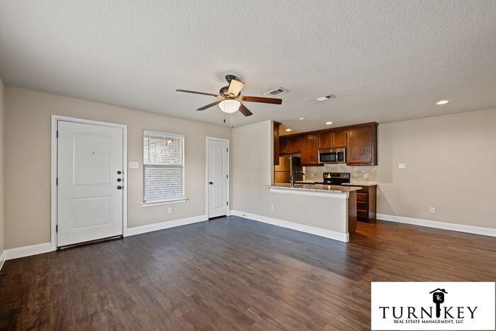8027 Marydean Ave - Photo 5 of 29