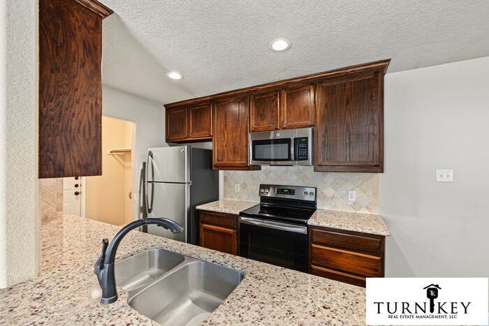 8027 Marydean Ave - Photo 7 of 29