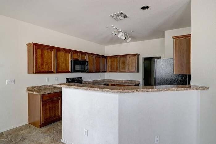 3010 E Dunbar Dr #25 - Photo 7 of 31