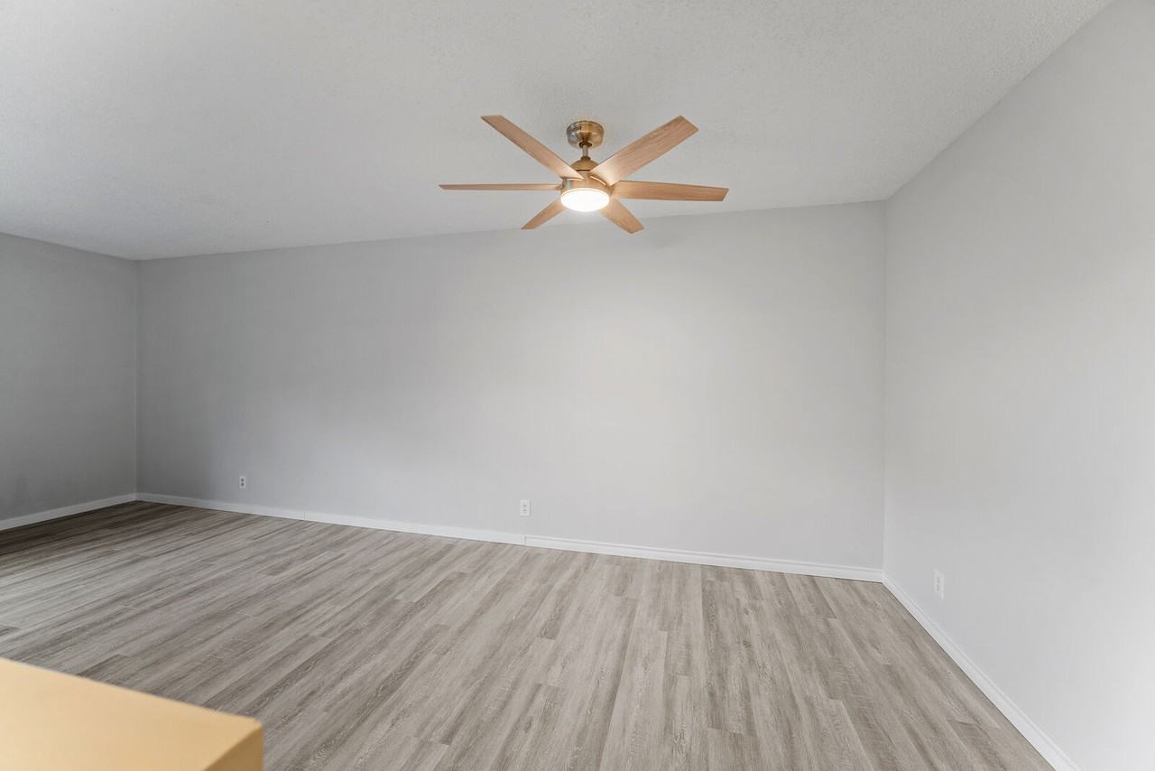 1528 35 St Se - Photo 3 of 12