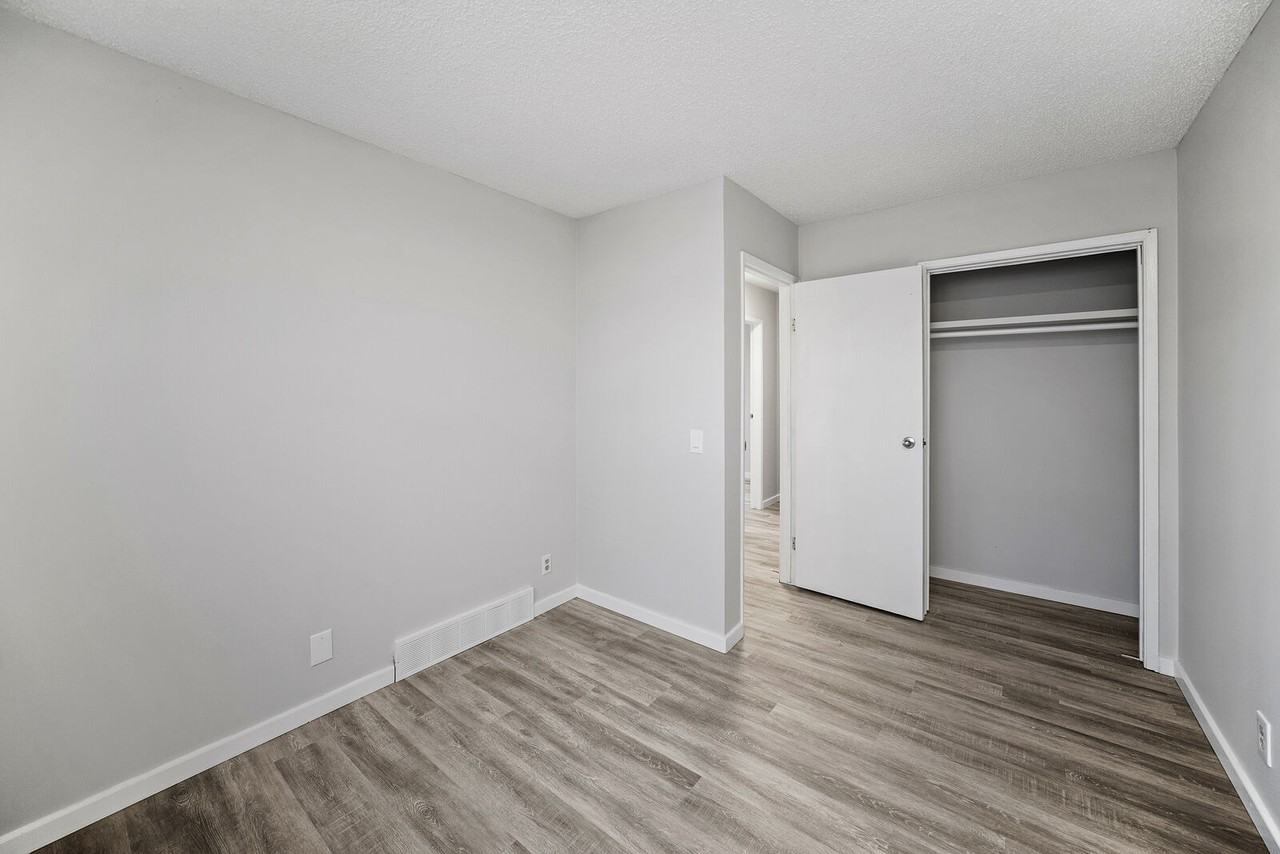 1528 35 St Se - Photo 6 of 12