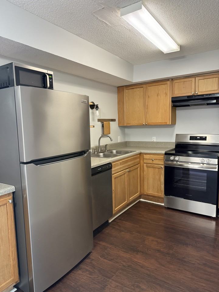603 Mcpherson Ct S #603 - Photo 4 of 12