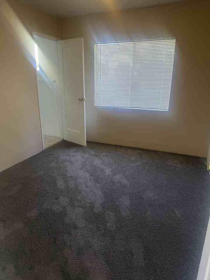 1018 S Fetterly Ave #NON - Photo 6 of 10