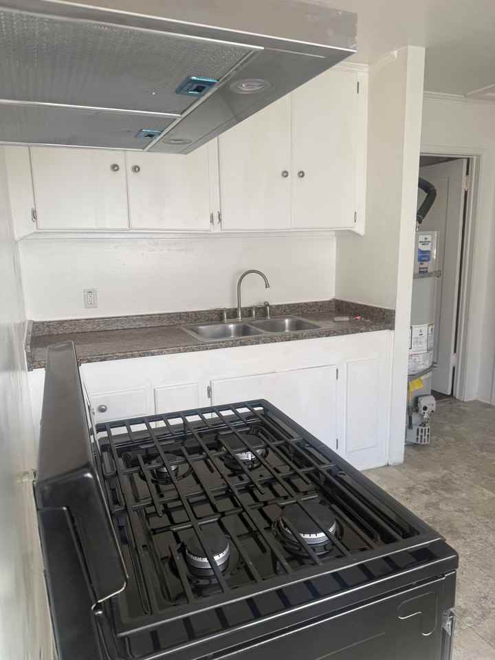 1018 S Fetterly Ave #NON - Photo 7 of 10