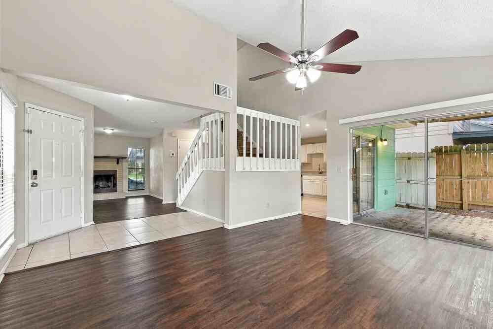 1240 Crossfield Dr - Photo 5 of 17