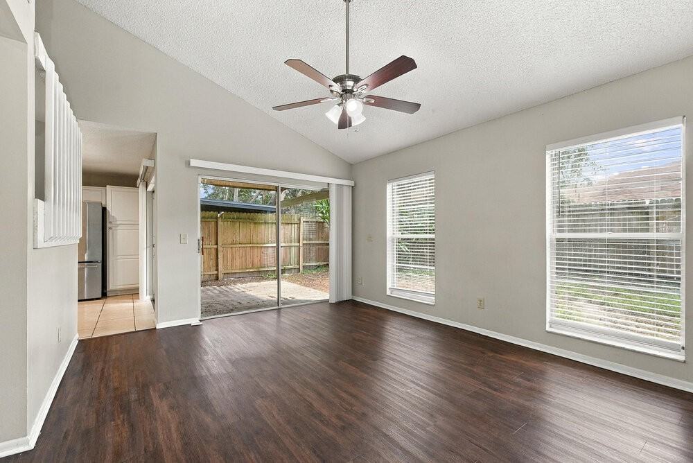 1240 Crossfield Dr - Photo 6 of 17