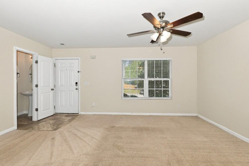 1407 Shadow Creek Ave - Photo 5 of 17
