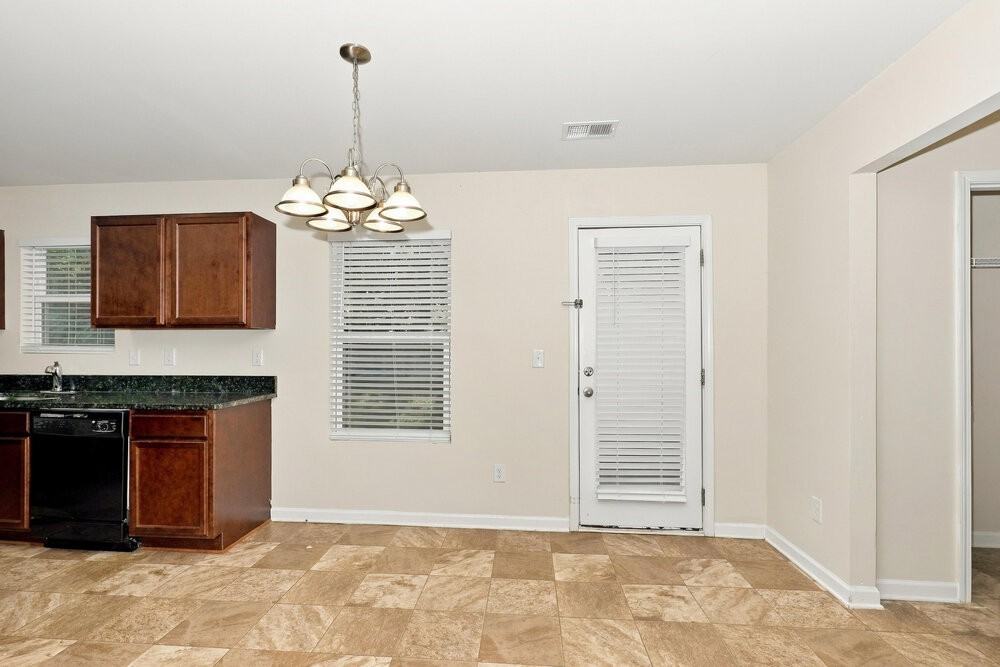 1407 Shadow Creek Ave - Photo 6 of 17