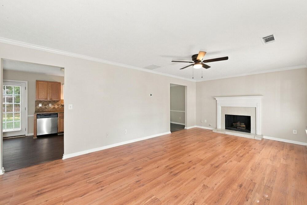 2378 Haynes Trace Dr - Photo 5 of 17