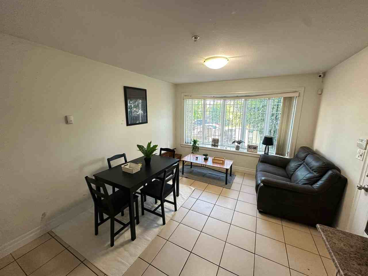 3233 Clive Avenue - Photo 4 of 6